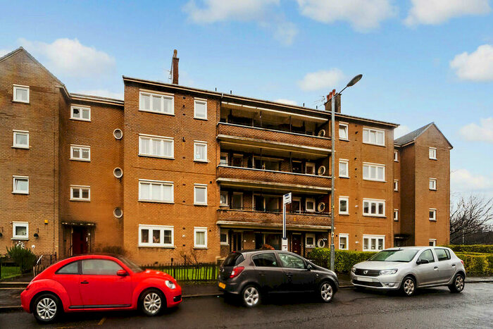 3 Bedroom Apartment To Rent In /, Thornwood Drive, Glasgow, G11