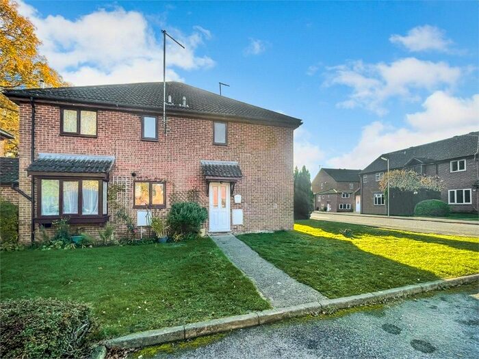 2 Bedroom Property To Rent In Langtons Meadow, Farnham Common, Buckinghamshire SL2