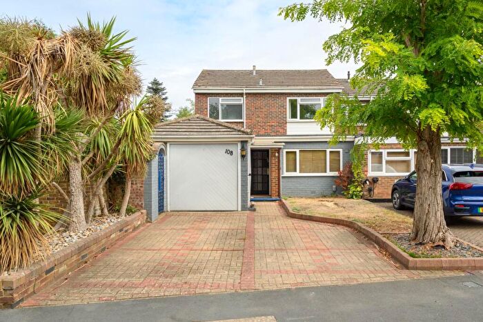 3 Bedroom House For Sale In Normanhurst Road, Walton-on-Thames, KT12
