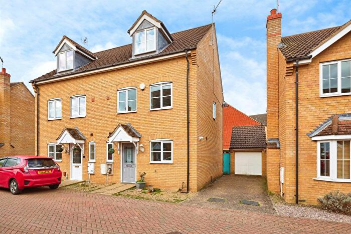 4 Bedroom Semi-Detached House For Sale In Wick Road, Hampton Hargate, Peterborough, PE7