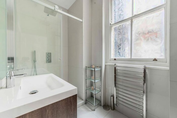 2 Bedroom Flat To Rent In Basil Street, Knightsbridge, London, SW3