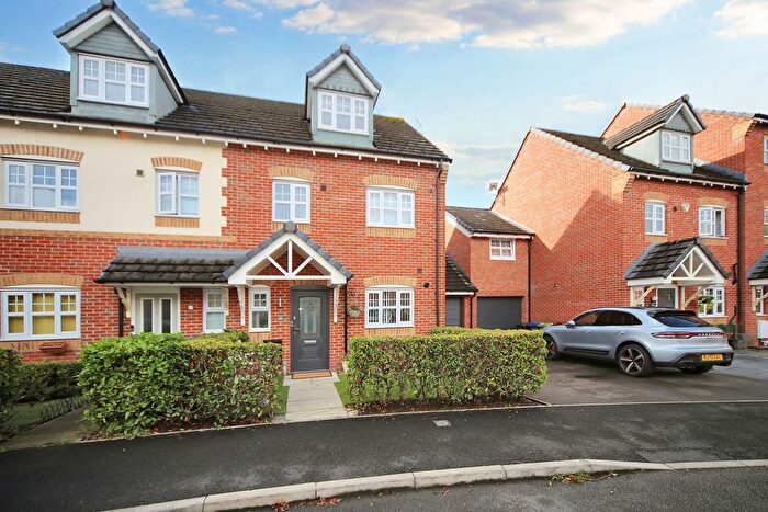 4 Bedroom Semi-Detached House For Sale In Appleton Grove, Wigan, WN3