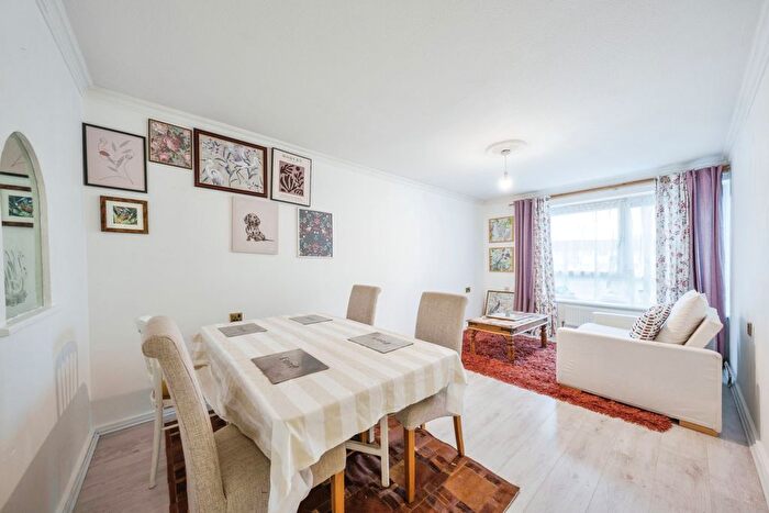 1 Bedroom Flat For Sale In Defoe Way, Romford, RM5