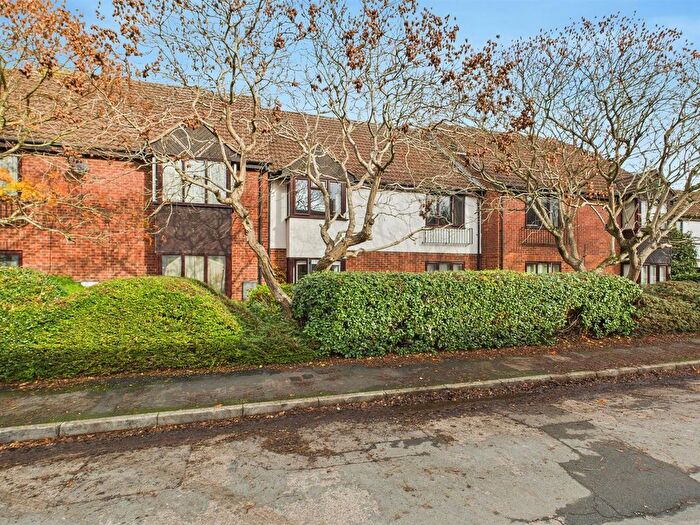 1 Bedroom Flat For Sale In Lysons Avenue, Gloucester, GL1