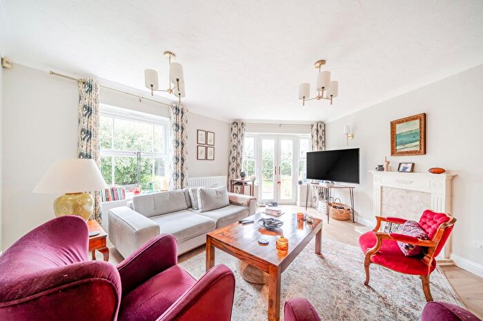 2 Bedroom Flat For Sale In Wittering Close, Kingston Upon Thames, KT2