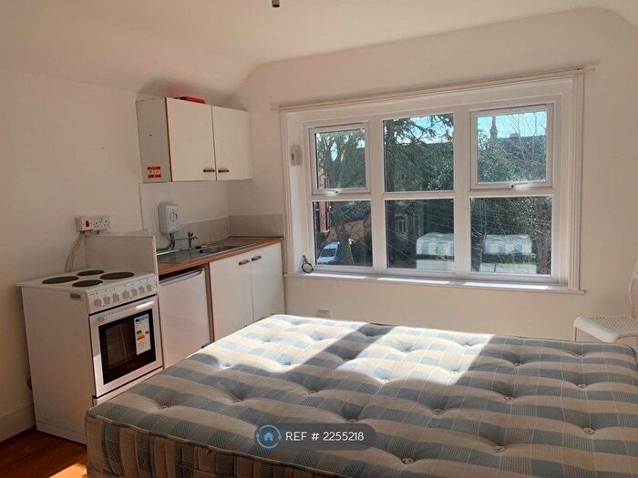 Studio To Rent In London Road, Reading, RG1