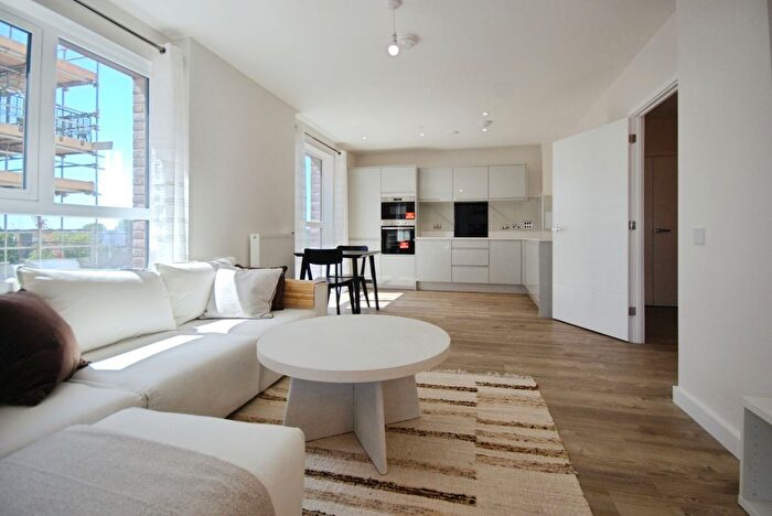 1 Bedroom Flat To Rent In Justice Place, Brentford, TW8