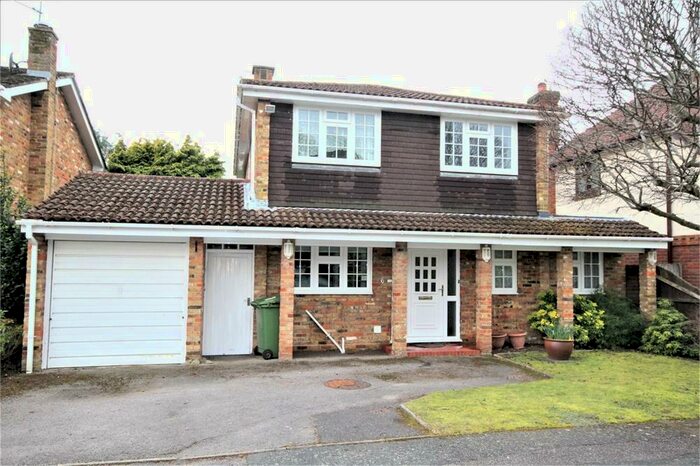 4 Bedroom Detached House To Rent In Denham Walk, Chalfont St Peter, SL9