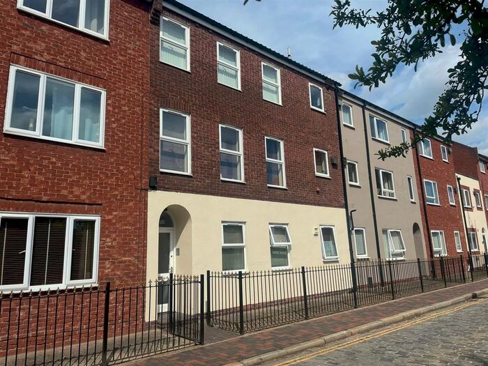 2 Bedroom Flat To Rent In High Street, Hull, HU1