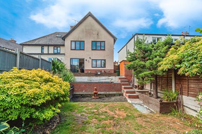 3 Bedroom Semi-Detached House For Sale In Lincoln Road, Walsall, West Midlands, WS1