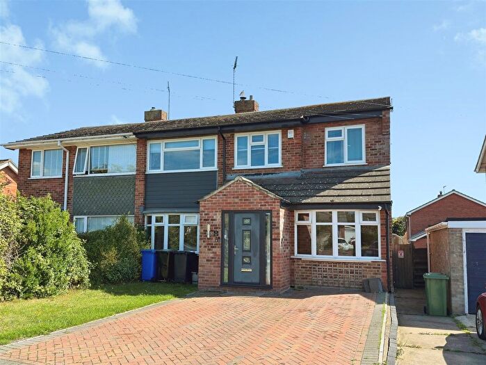 5 Bedroom Semi-Detached House For Sale In Drakes Heath, Lowestoft, Suffolk, NR32