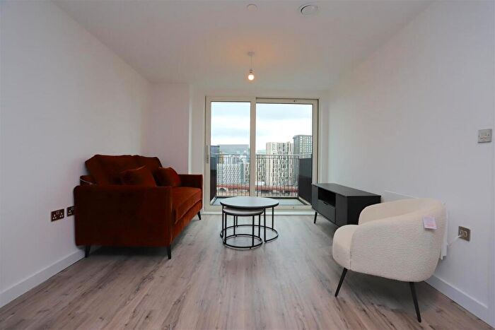 2 Bedroom Apartment To Rent In The Railings, Middlewood Locks, M5