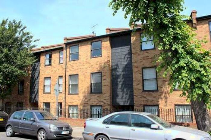 1 Bedroom Apartment To Rent In Tomlins Grove, Bow, Mile End, London, E3