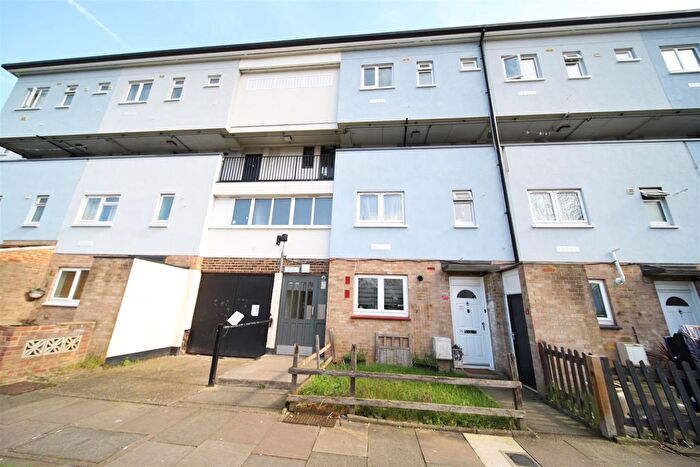 3 Bedroom Flat For Sale In Lawson Road, Enfield, EN3