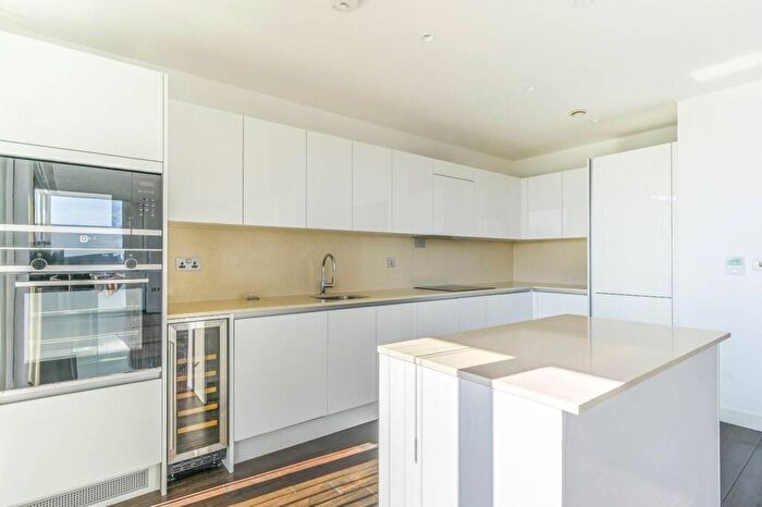 3 Bedroom Flat For Sale In Royal Mint Street, Tower Hill, London, E1