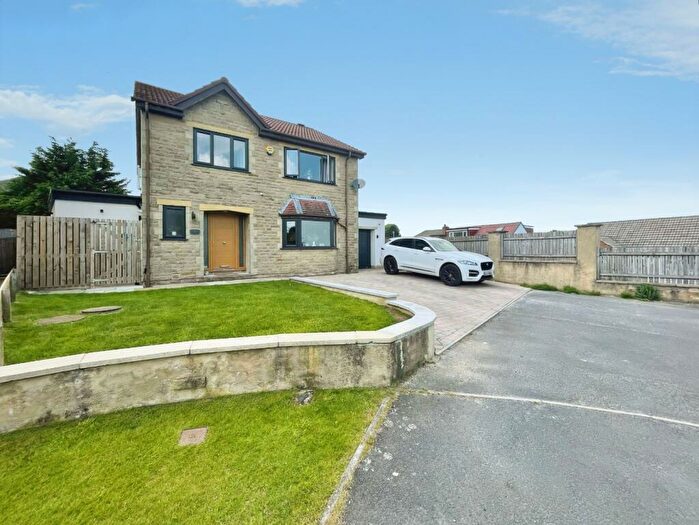 4 Bedroom Detached House For Sale In The Stray Bradford, West Yorkshire, BD10