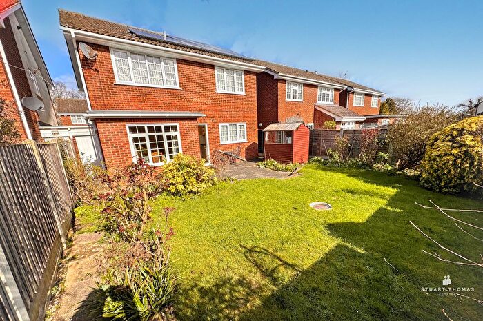 4 Bedroom Link Detached House For Sale In Konnybrook, Thundersley, Benfleet, SS7