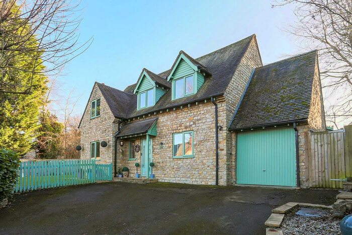 4 Bedroom Detached House For Sale In Post Office Lane, Warwick, CV35