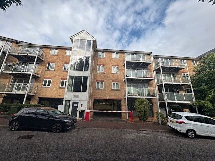2 Bedroom Flat To Rent In Foxglove Way, Luton, LU3