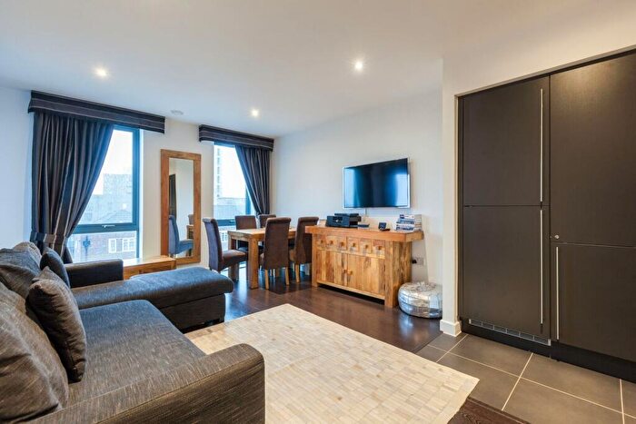 1 Bedroom Flat To Rent In Graciosa Court, Harford Street, Stepney, London, E1