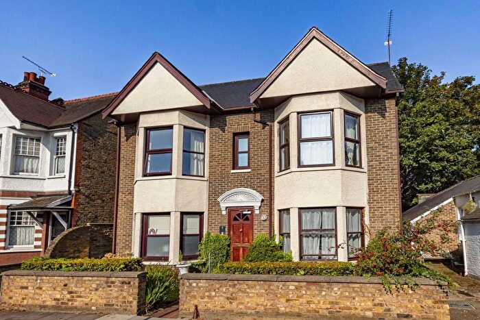 1 Bedroom Flat To Rent In London Road, Twickenham, TW1
