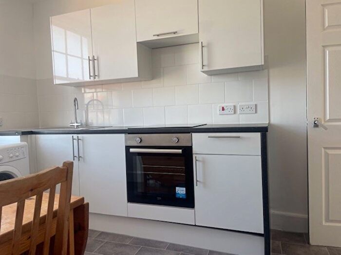 Studio To Rent In Cannon Street Road, E1