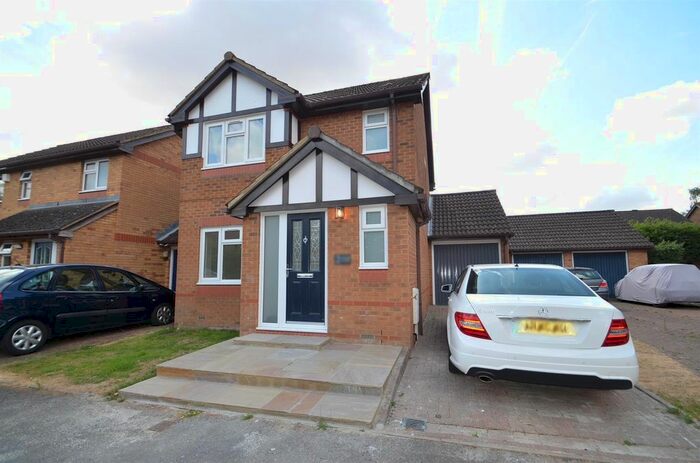 3 Bedroom Link Detached House To Rent In Wilder Close, Ruislip, HA4