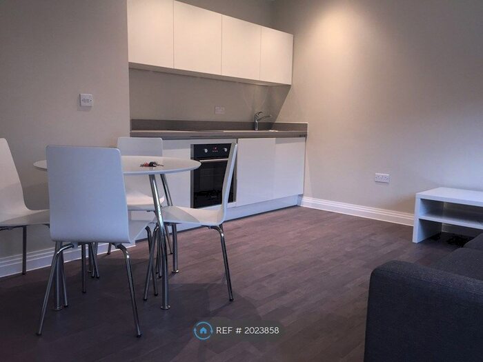 1 Bedroom Flat To Rent In Albany House, West Drayton, UB7