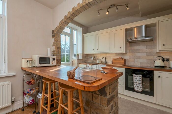 3 Bedroom Semi-Detached House For Sale In Moor End Road, Halifax, HX2