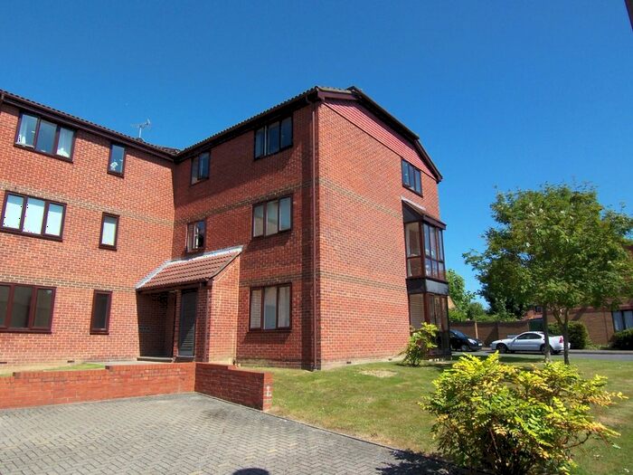 1 Bedroom Flat To Rent In Tanyard Close, Horsham, West Sussex, RH13