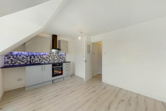 1 Bedroom Flat To Rent In Cardinal Way, Wealdstone, Harrow, HA3