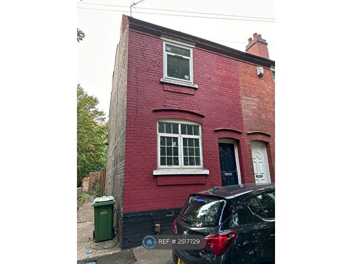 4 Bedroom End Of Terrace House To Rent In Vicarage Prospect, Dudley, DY1