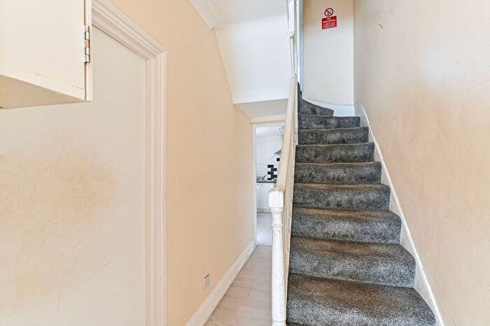 3 Bedroom Terraced House To Rent In Garratt Lane, Tooting, London, SW17