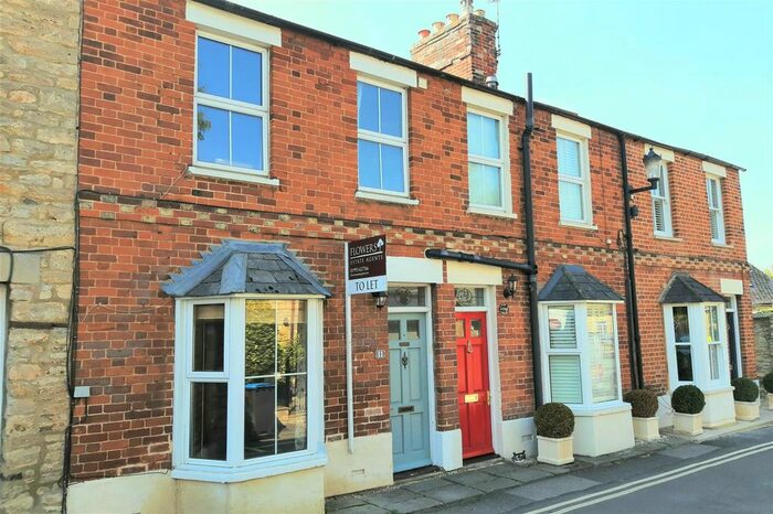 2 Bedroom Property To Rent In Union Street, Woodstock, OX20