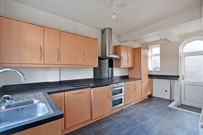 3 Bedroom Terraced House To Rent In Bellhouse Road, Shiregreen, S5