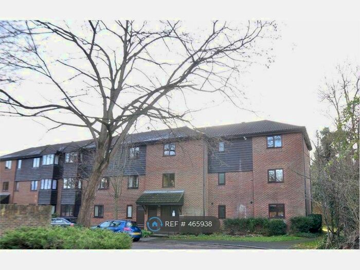 2 Bedroom Flat To Rent In Collingwood Place, Walton On Thames, KT12