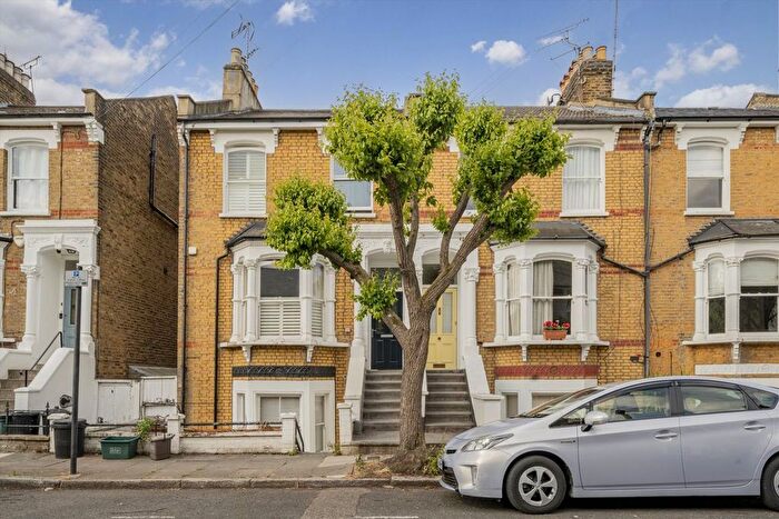 3 Bedroom Maisonette For Sale In Hugo Road, Tufnell Park, N19