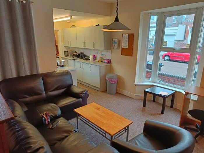 5 Bedroom House To Rent In Hubert Road, B29