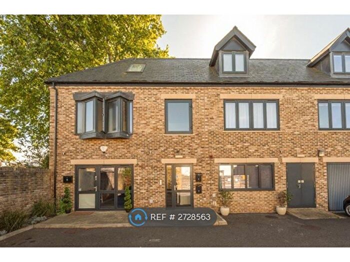 4 Bedroom Flat To Rent In Portchester Court, Wimbledon, SW19