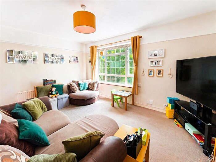 3 Bedroom Apartment For Sale In Farnham Court, Cheam Village, Cheam, Sutton, SM3