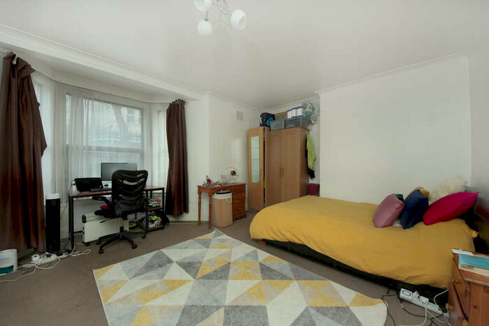 Flat To Rent In Horn Lane, W3