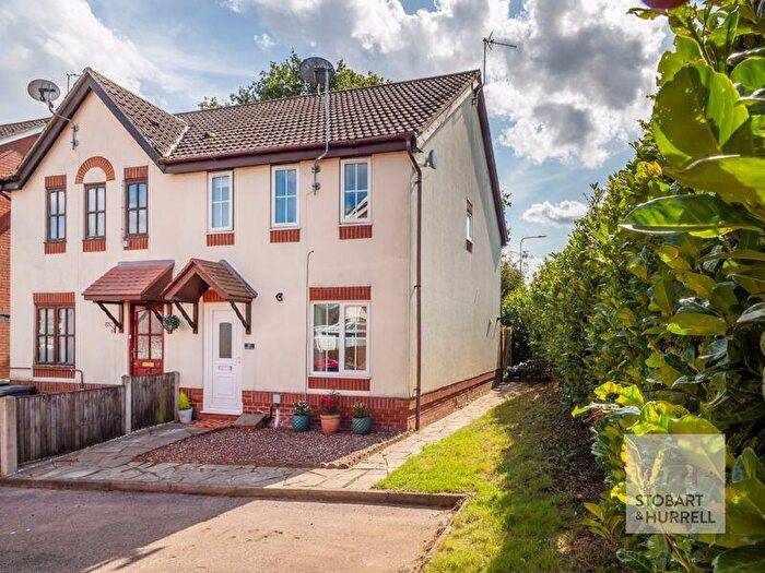 3 Bedroom Semi-Detached House For Sale In Roundway Down, Norwich Norfolk, NR7