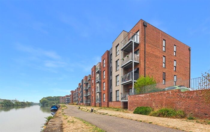 2 Bedroom Flat For Sale In Hobbs Way, Gloucester, Gloucestershire, GL2