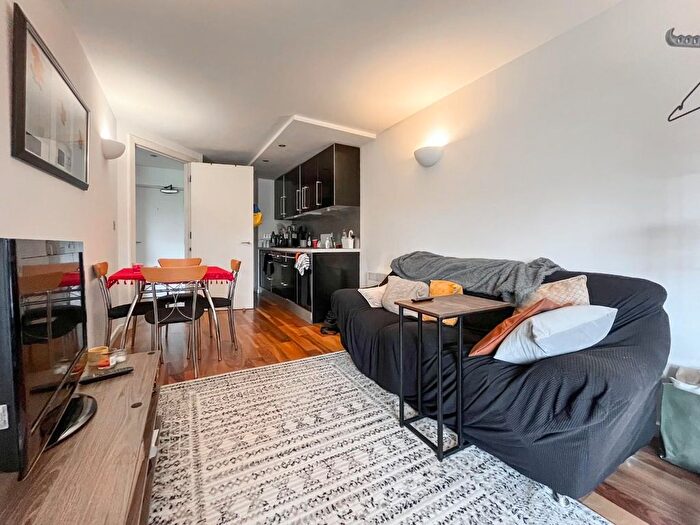1 Bedroom Flat To Rent In Whitehall Waterfront, Riverside Way, Leeds, LS1