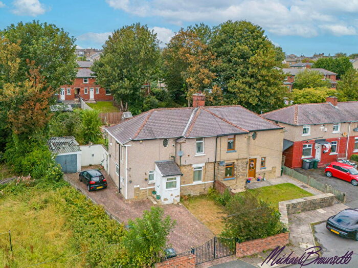 3 Bedroom Semi Detached House For Sale In Royds Hall Avenue, Bradford, BD6