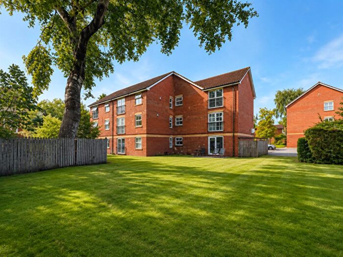 2 Bedroom Flat For Sale In Keats Mews, Manchester, M23