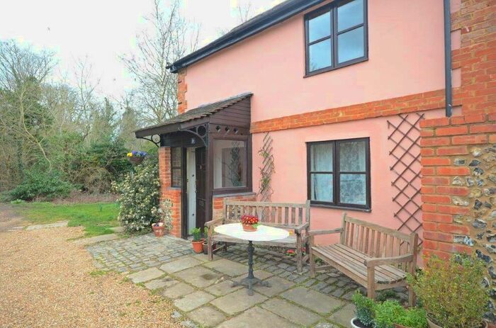 2 Bedroom Semi-Detached House To Rent In The Gore, Burnham, SL1