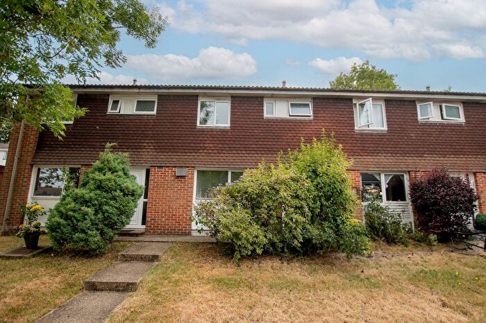 4 Bedroom Terraced House For Sale In Rye Close, Guildford, GU2