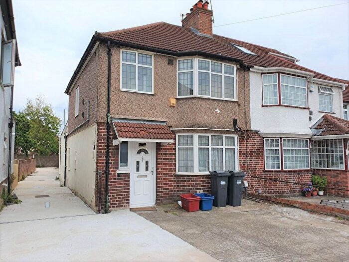 5 Bedroom Flat To Rent In Marnell Way, Hounslow, TW4