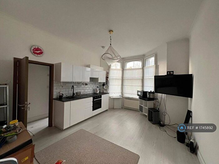 1 Bedroom Flat To Rent In The Avenue, Southampton, SO17